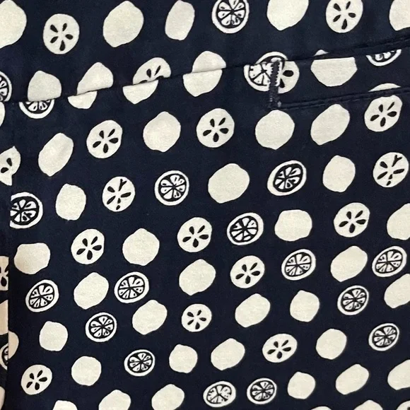 Lilly Pulitzer Palm Beach Fit navy blue with white lemon print cropped pants 2 - Picture 3 of 6